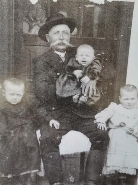 Dömötör György és unokái